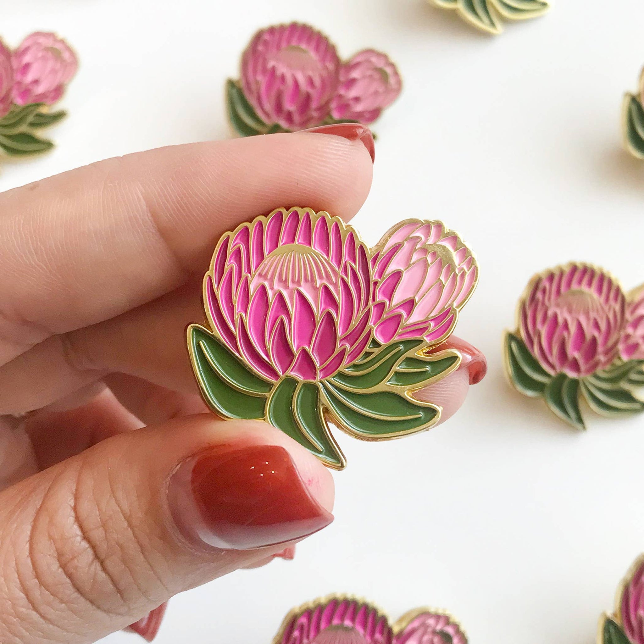 Ofelia Protea Floral Lapel Pin