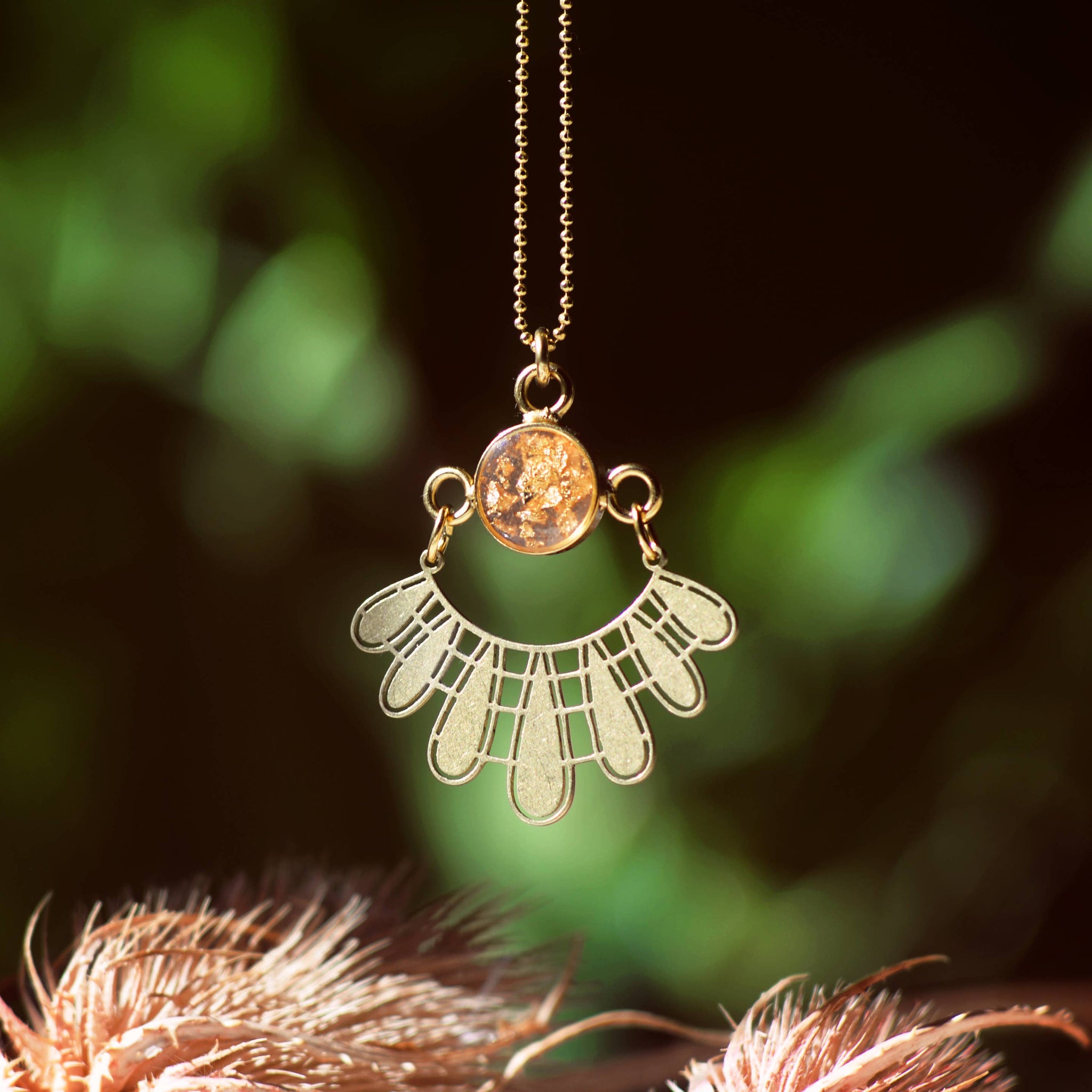 The Retro Flower Petals Necklace | Peridot & Gold Leaf