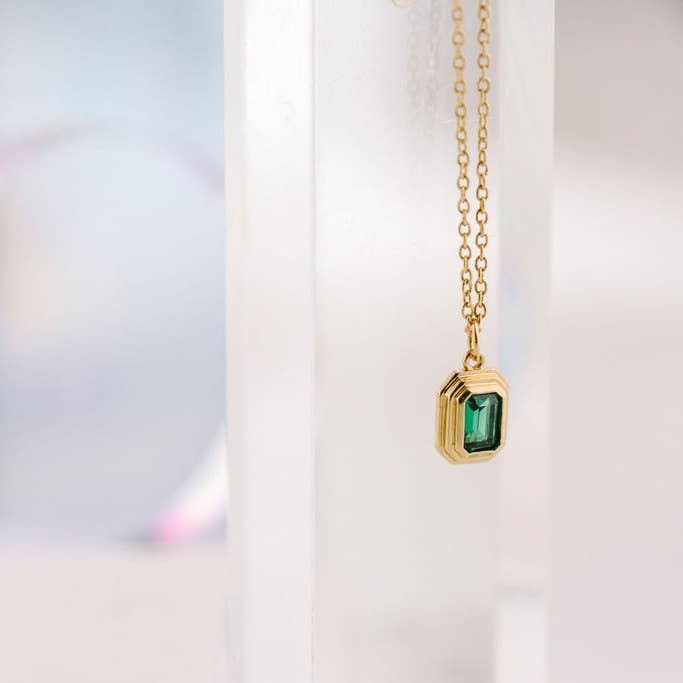 Ames Emerald Amulet Pendant Necklace in Gold